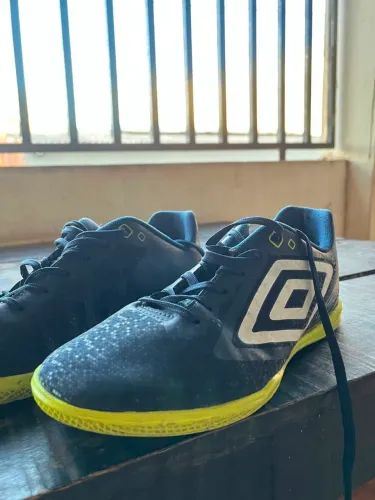 Chuteira Umbro 