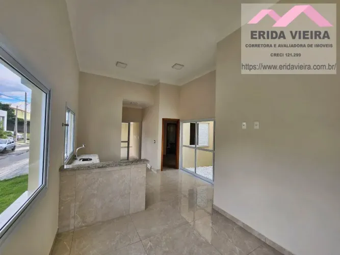 Casa à venda  no Condomínio Residencial Vila Romana em Pindamonhangaba-SP.