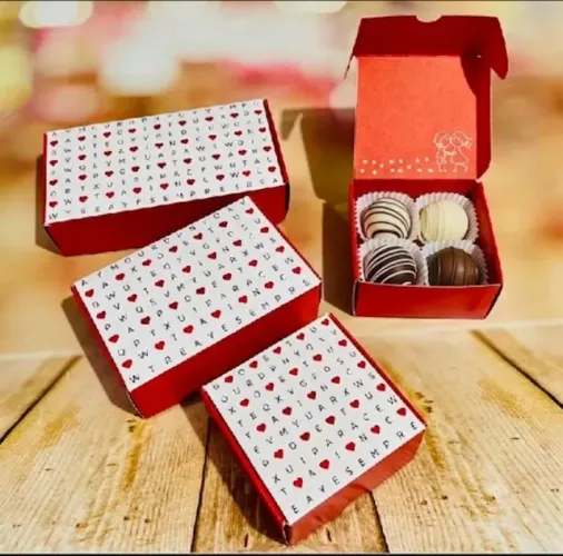 PRESENTE Caixa de bombom de frutas ou brownie com mensagem romântica.