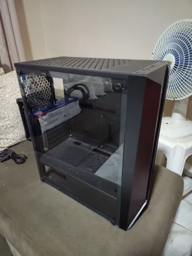 Gabinete Gamer Mid Tower com LED