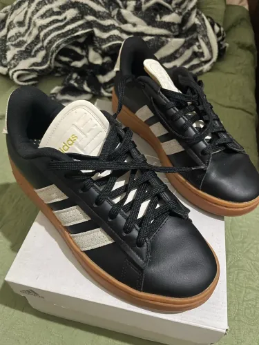 Vende-se adidas court 