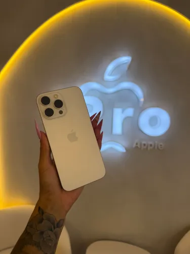 iPhone 16 Pro Max Titânio Branco