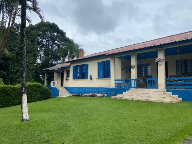 Casa com 3 quartos para alugar, 318 m² por R$ 8.000/ano - Rio Abaixo - Mairiporã/SP