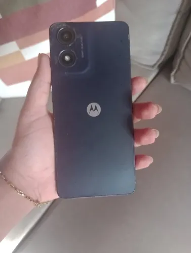 Celular moto g04s 128gb todo bom, só está trincado 