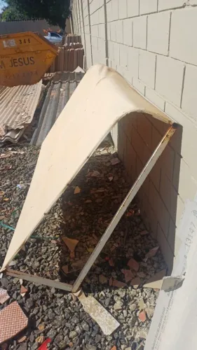 Toldo Usado 1,88m x 1,15m com Estrutura Metálica
