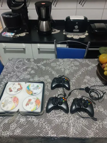 3 controle de xbox 360 + mais jogos de x box 360