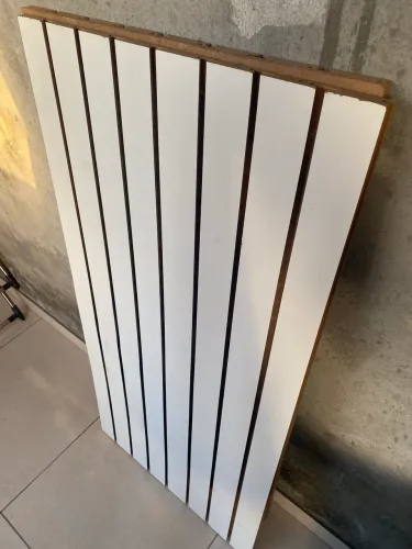 Painel canaletado para lojas