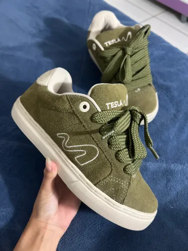 Tênis tesla Hertz olive