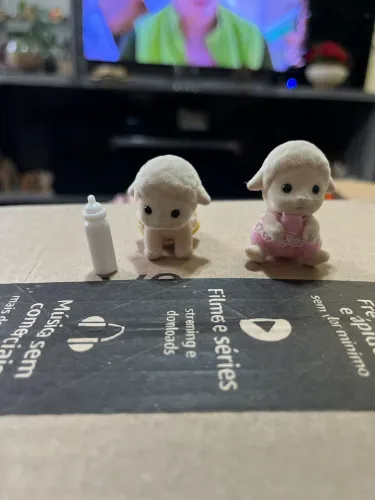 Sylvanian Family Dois bebês ovelhas + mamadeira