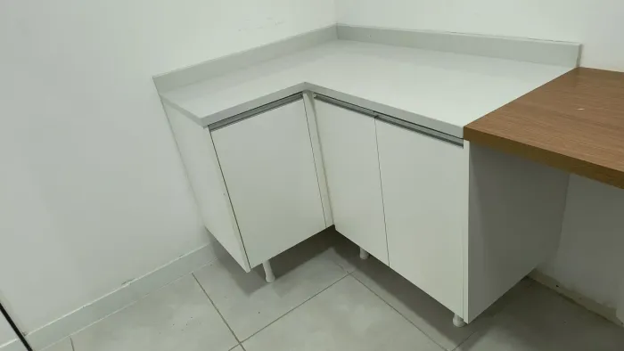 Lindo armário balcão canto branco mármore puxador alumínio pés ajustáveis 