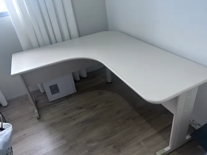 Mesa em L de escritório 1,40m x 1,60m