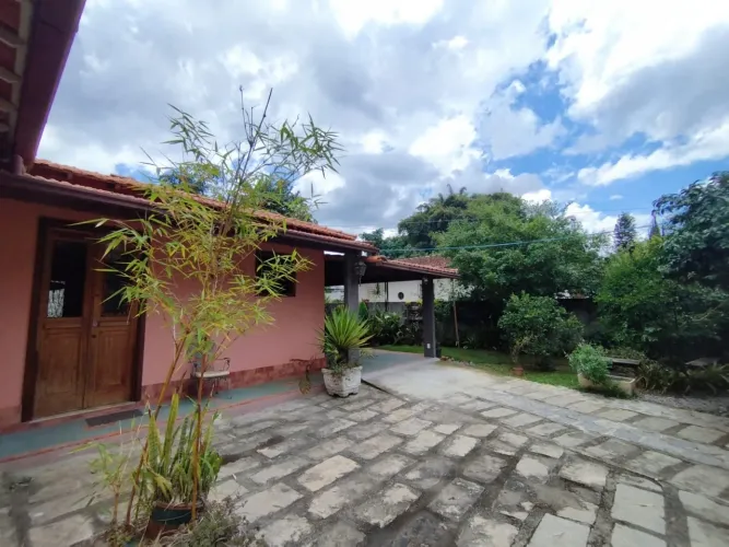 Casa para Venda em Petrópolis, Bonsucesso, 3 dormitórios, 1 suíte, 3 banheiros, 4 vagas