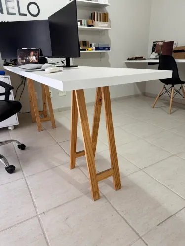 Mesa com Cavalete