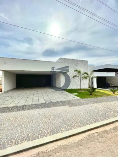 Casa para Venda em Condomínio 3 Quartos Suítes, 4 Vagas - Condomínio Vale dos Pássaros