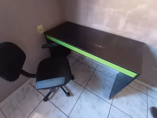 Mesa e Cadeira