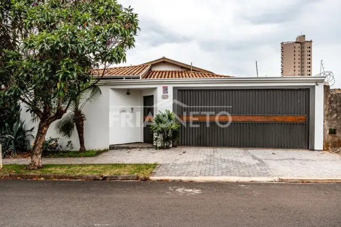 Casa à venda no bairro Centro