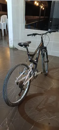 Vende-se bicicleta Houston Stinger aro 26 com suspensão dupla