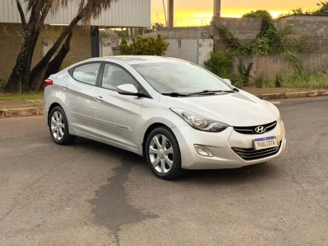Hyundai Elantra GLS 1.8 16V Aut. 2013