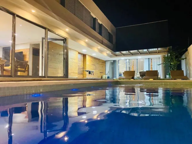 Santa Felicidade, Casa 470m² privativos, 3 à 4 Suítes, Mezanino, Ofurô, Piscina Aquecida,