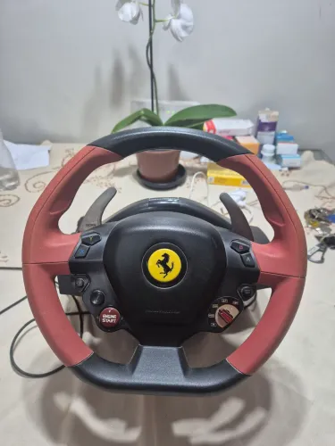 Volante Ferrari thrustmaster