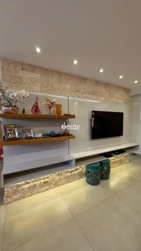 Apartamento disponível para venda no bairro Santa Mônica em Uberlândia-MG.