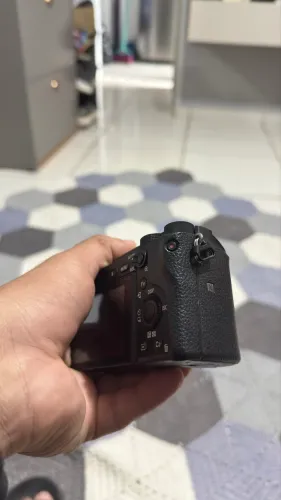 Sony A6300 (filma em 4K)