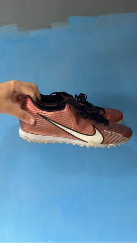 Chuteira Nike Academy Society