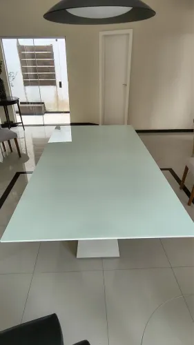 Mesa de jantar em vidro