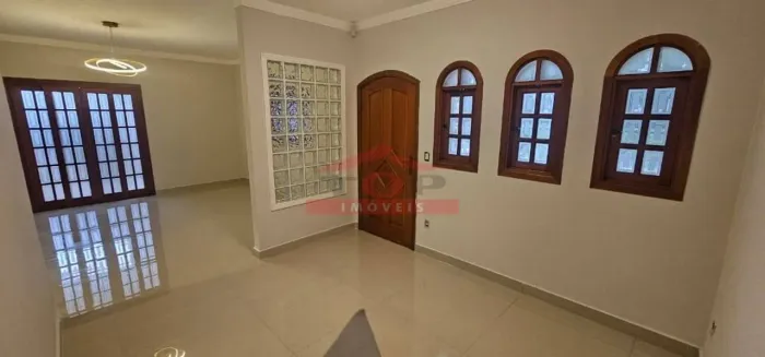 CASA À VENDA | CONFORTO, SEGURANÇA E ARQUITETURA