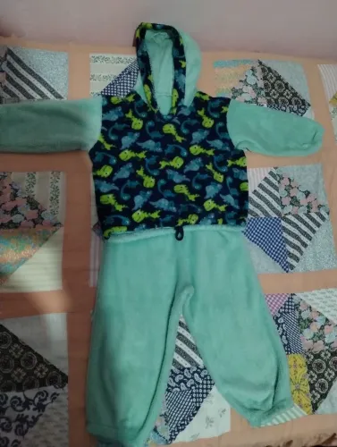 Lote Para o Frio 25 Peças de roupas para Menino,  todas em Bom estado. Veste do 1 ao 3