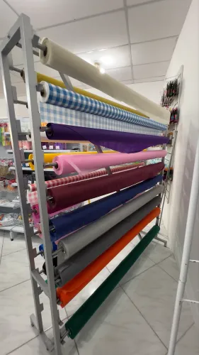 Expositor rolo de até 1.40m horizontal 24 lugares