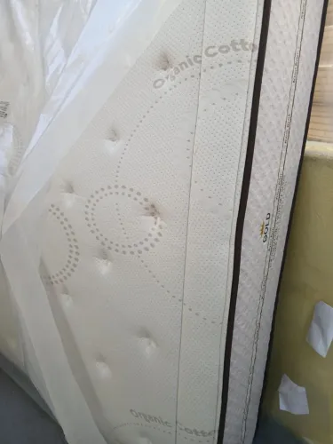 Vendo colchão King koil gold, muito conservado, bem novo. Com um preço muito bom !!!