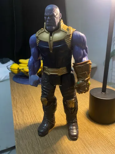 Boneco Thanos Marvel Vingadores Hasbro 30cm com Manopla do Infinito