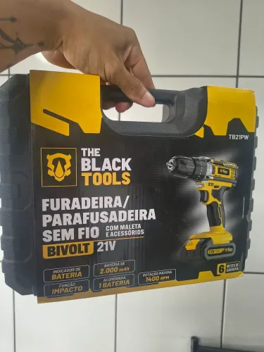 Furadeira e parafusadeira 21V com maleta de acessórios