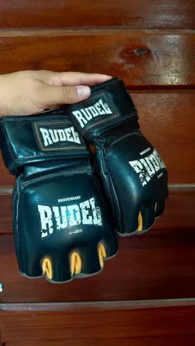 Luva de MMA profissional da marca Rudel