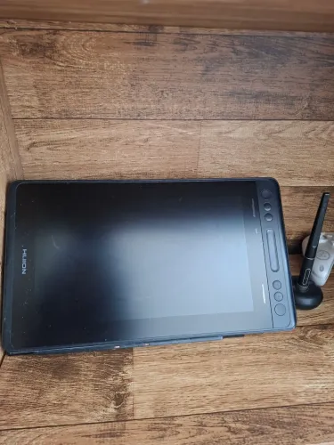 Mesa Digitalizadora Huion Kamvas Pro 12 - Com Caixa (Caneta com defeito)