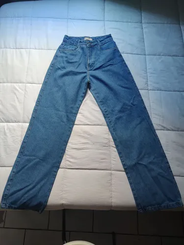 Calça jeans reta, nuca usada, tamanho 36
