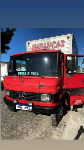 Mb608 D caminhão baú mercedinha