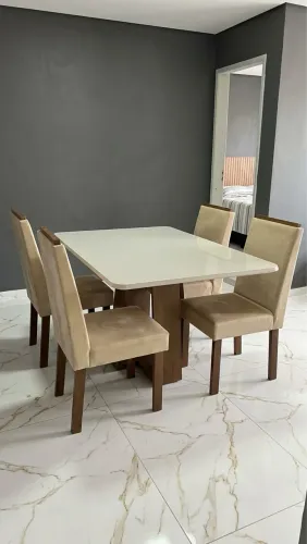 Vendo mesa e balcão de sala de jantar Semi novo