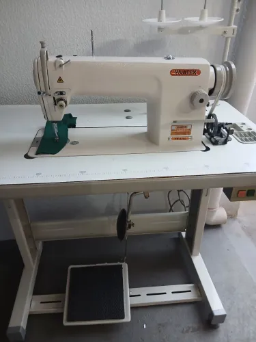 Máquina de costura reta Ynatex