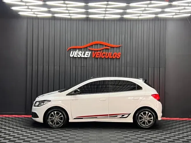 Chevrolet Onix Hatch Effect 1.4 8V Flex Power Mec. 4P 2015