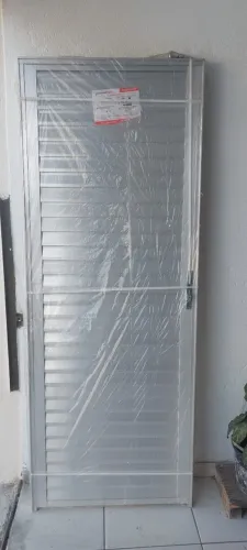 PROMOÇÃO QUEIMA ESTOQUE Porta veneziana 210X80 nova completa R$ 490,00