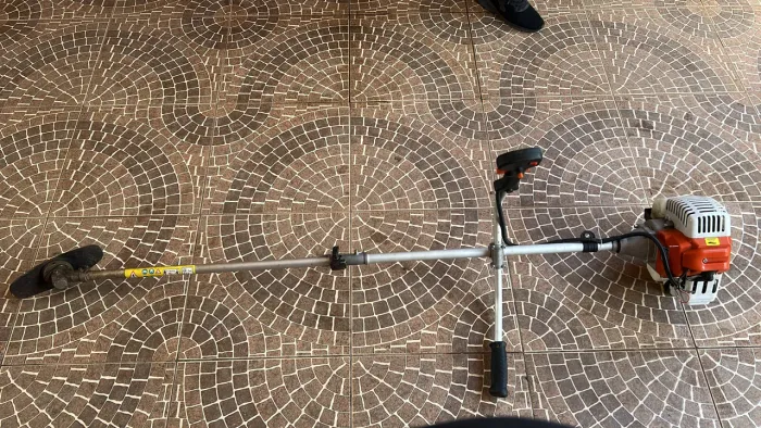 Roçadeira Tryton a gasolina 54cc