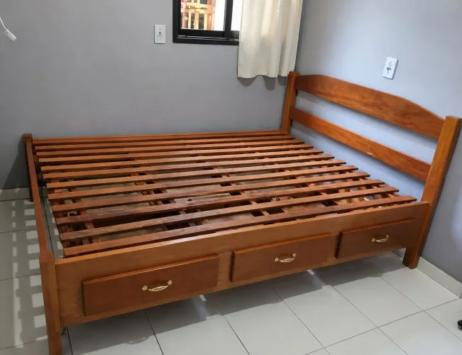 VENDO CAMA DE CASAL PADRÃO COM 3 GAVETAS