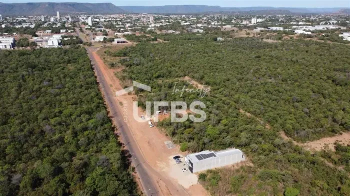 Lote comercial, na 803 Sul.