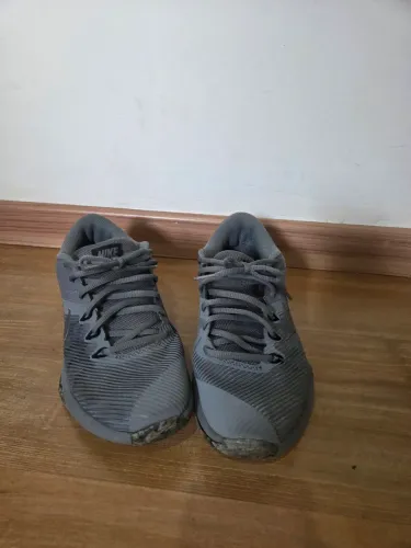 TENIS NIKE TRAINING CINZA