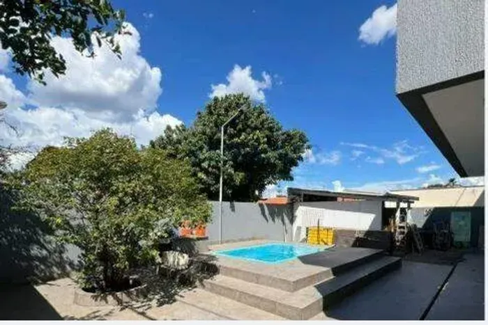 Casa à Venda com 4 Suítes na Rua 3 de Vicente Pires-DF