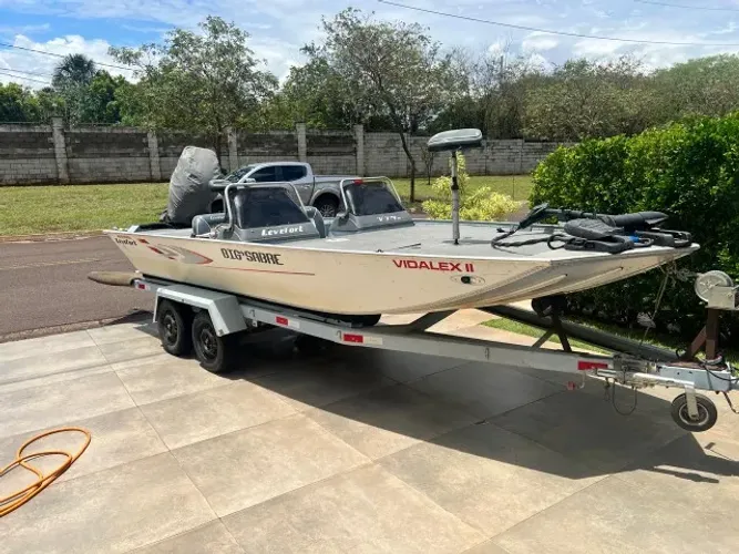 Lancha de pesca levefort big sabre