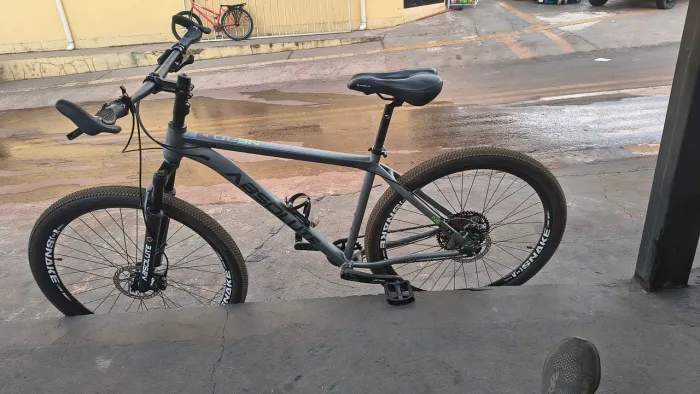 Bicicleta em ótimo estado, pronta para usar.