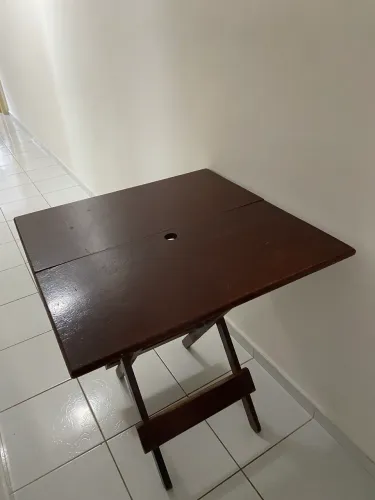 Mesa de madeira dobrável